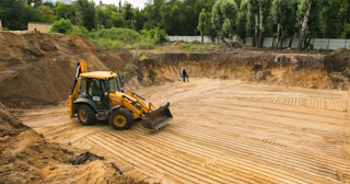 Разработка котлована Климовск стоимость за от 567 руб. м3 - заказать работы по копке и рытью котлованов | траншей